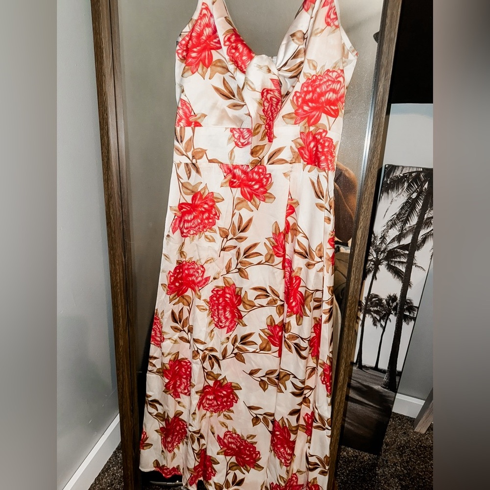 ✨BRIDES✨ White Floral Satin Dress